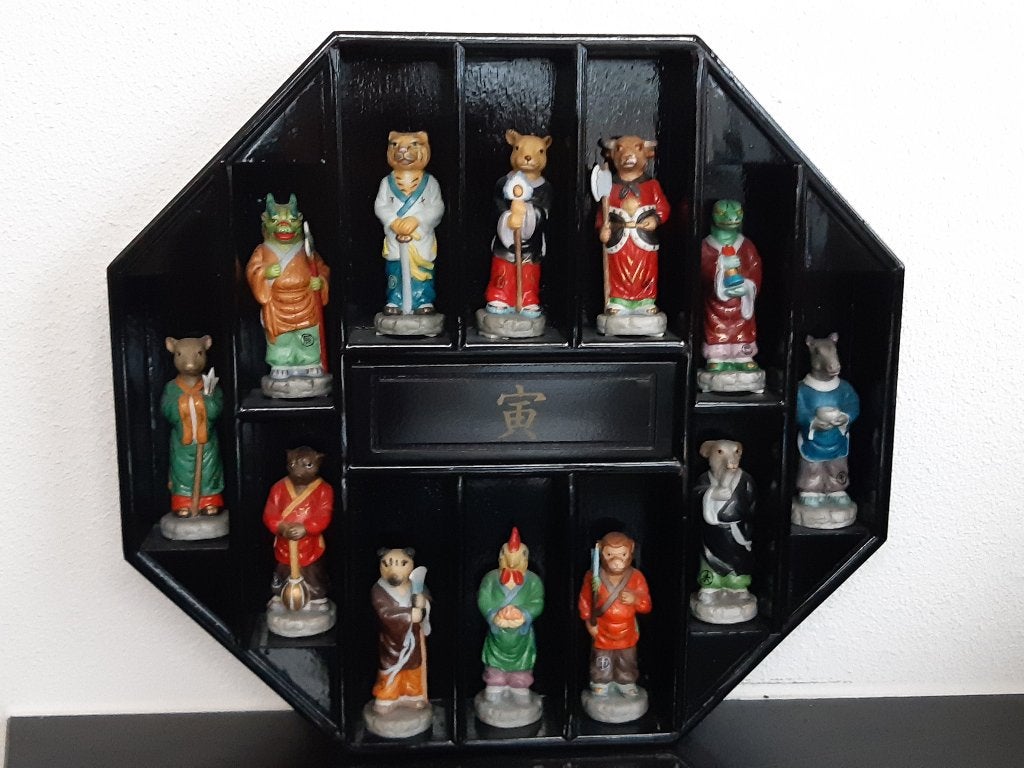 Uniek handgemaakt Chineesporseleinen Zodiacbeeldjes met kist, Ophalen of Verzenden, China, Wanddecoratie, Steen/keramiek