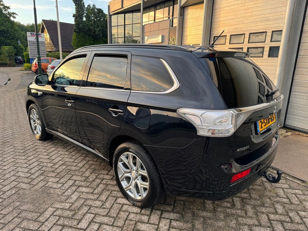 Mitsubishi Outlander 2.0 PHEV Instyle Schuifdak, Camera, Lee, Auto's, 4 cilinders, Zwart, Vierwielaandrijving, Hybride Elektrisch/Benzine