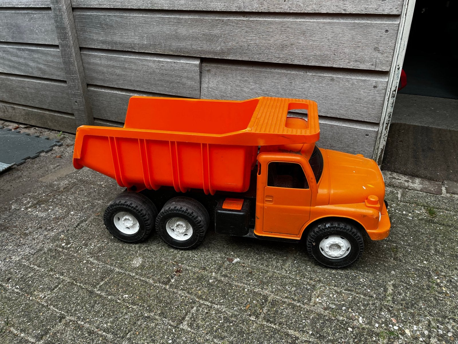 Spwelgoed buiten kiepwagen, Ophalen, Zo goed als nieuw