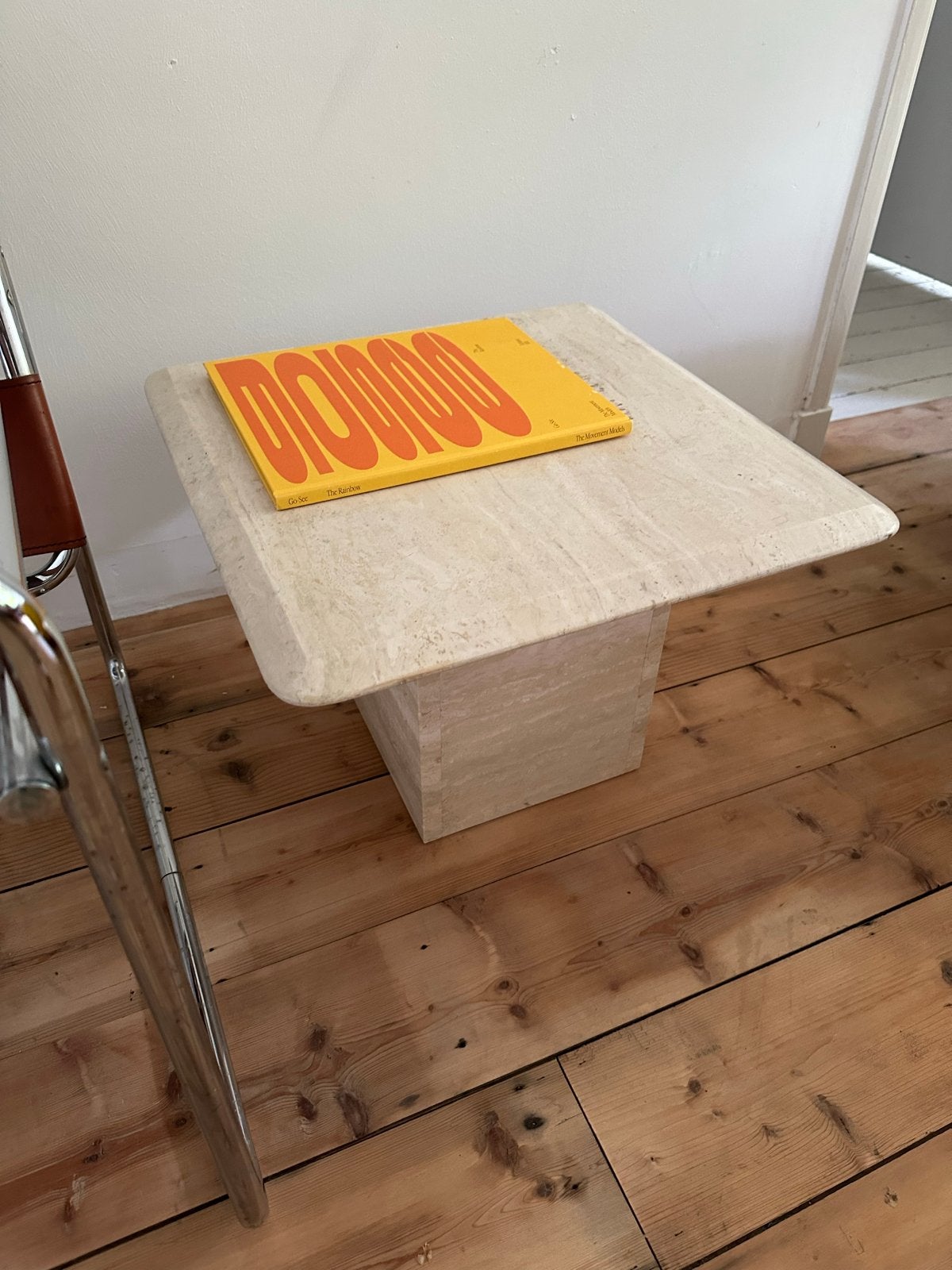 Bijzettafel travertin - Goede staat, lage prijs, Huis en Inrichting, Tafels | Bijzettafels, Ophalen, Minder dan 55 cm, Gebruikt