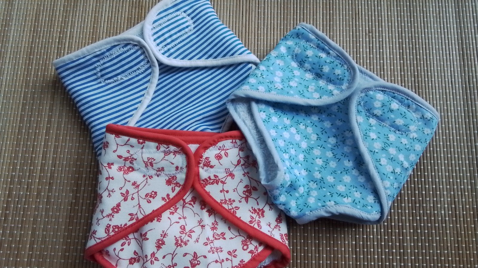 Poppenkleertjes  -  WASBARE POPPENLUIER  taillemaat 29-31 cm, Kinderen en Baby's, Speelgoed | Poppen, Nieuw, Babypop, Ophalen of Verzenden