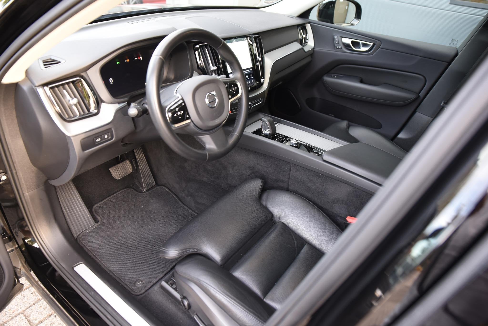 Volvo XC60 2.0 T6 Plug-in hybrid AWD Ultimate Dark PANO - TR, Auto's, Automaat, Gebruikt, Euro 6, 4 cilinders