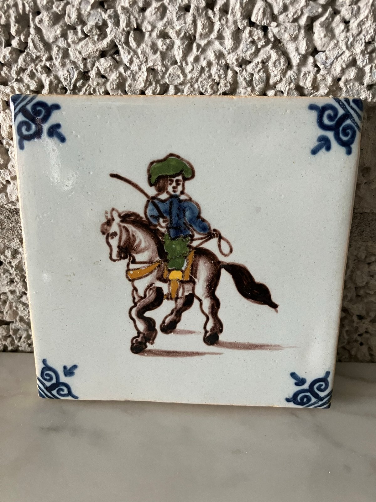 Antieke Delfts Blauwe Tegel met Ruiter, Ophalen of Verzenden
