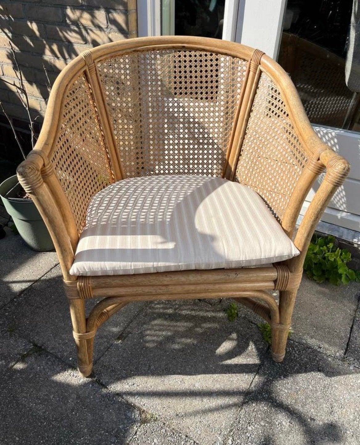 Rotan stoel met comfortabel kussen, Ophalen, Gebruikt, Bruin, Riet of Rotan