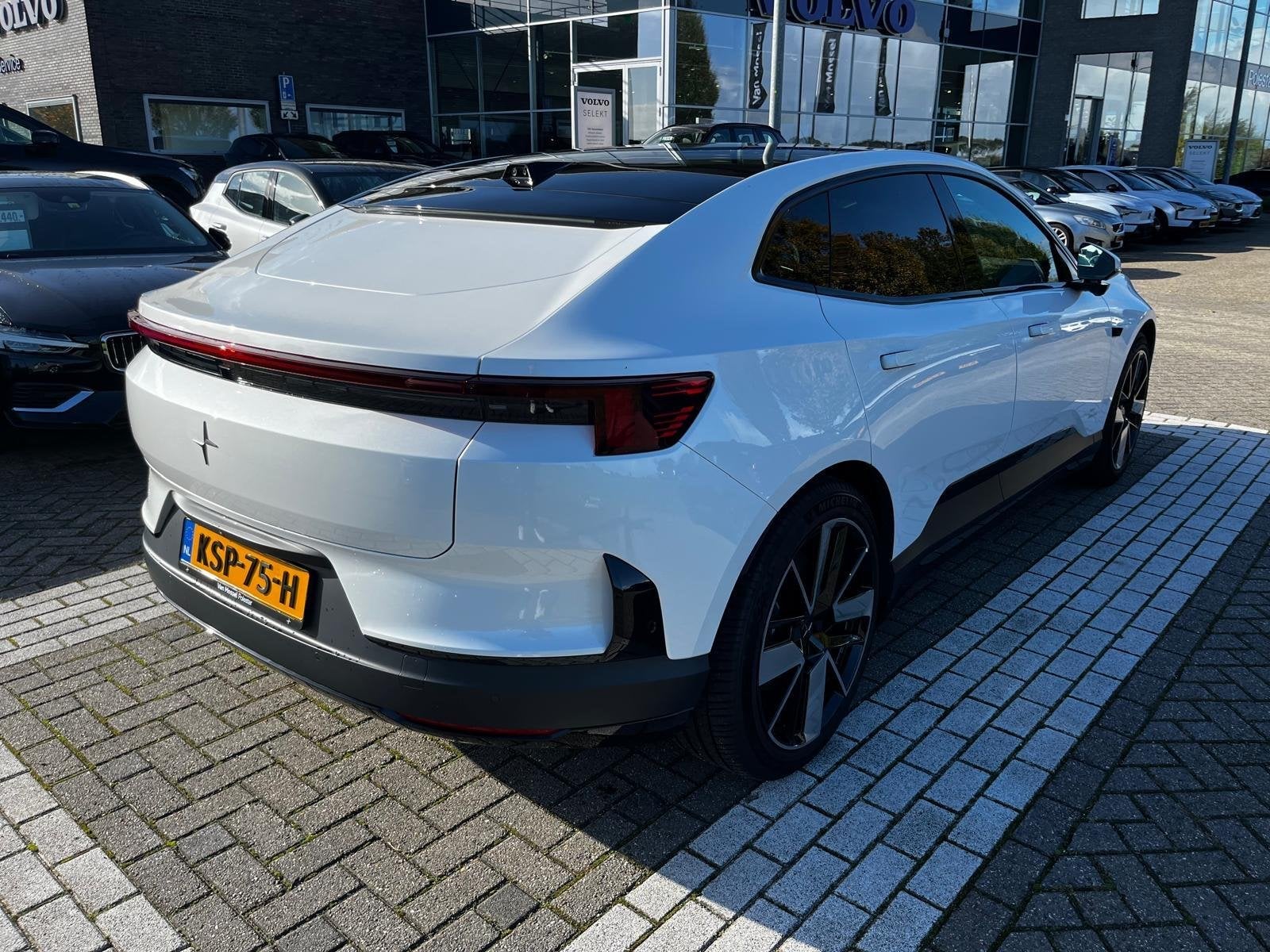Polestar 4 Long Range Single motor Prime 100 kWh | Harman &, Auto's, Automaat, Achterwielaandrijving, 100 kWh, Wit