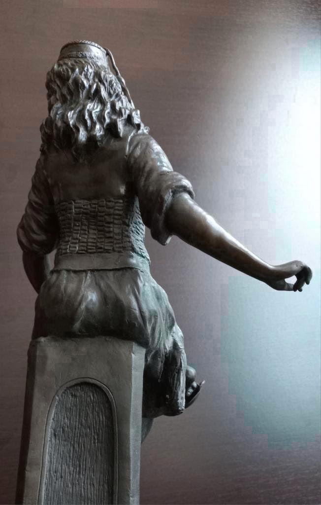 Brons beeld op marmeren Oosterse vrouw aan het spelen, Antiek en Kunst, Antiek | Koper en Brons, Ophalen of Verzenden, Brons