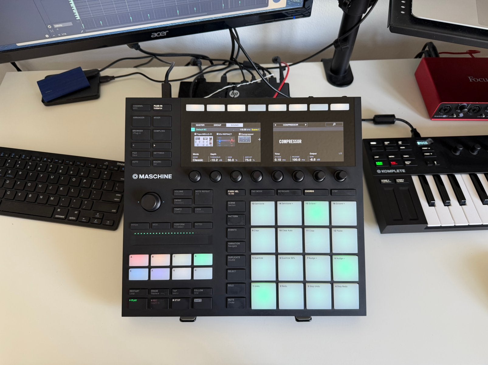 NI Maschine MK3 + Decksaver + Stand + 7 Expansions, Muziek en Instrumenten, Ophalen of Verzenden, Zo goed als nieuw