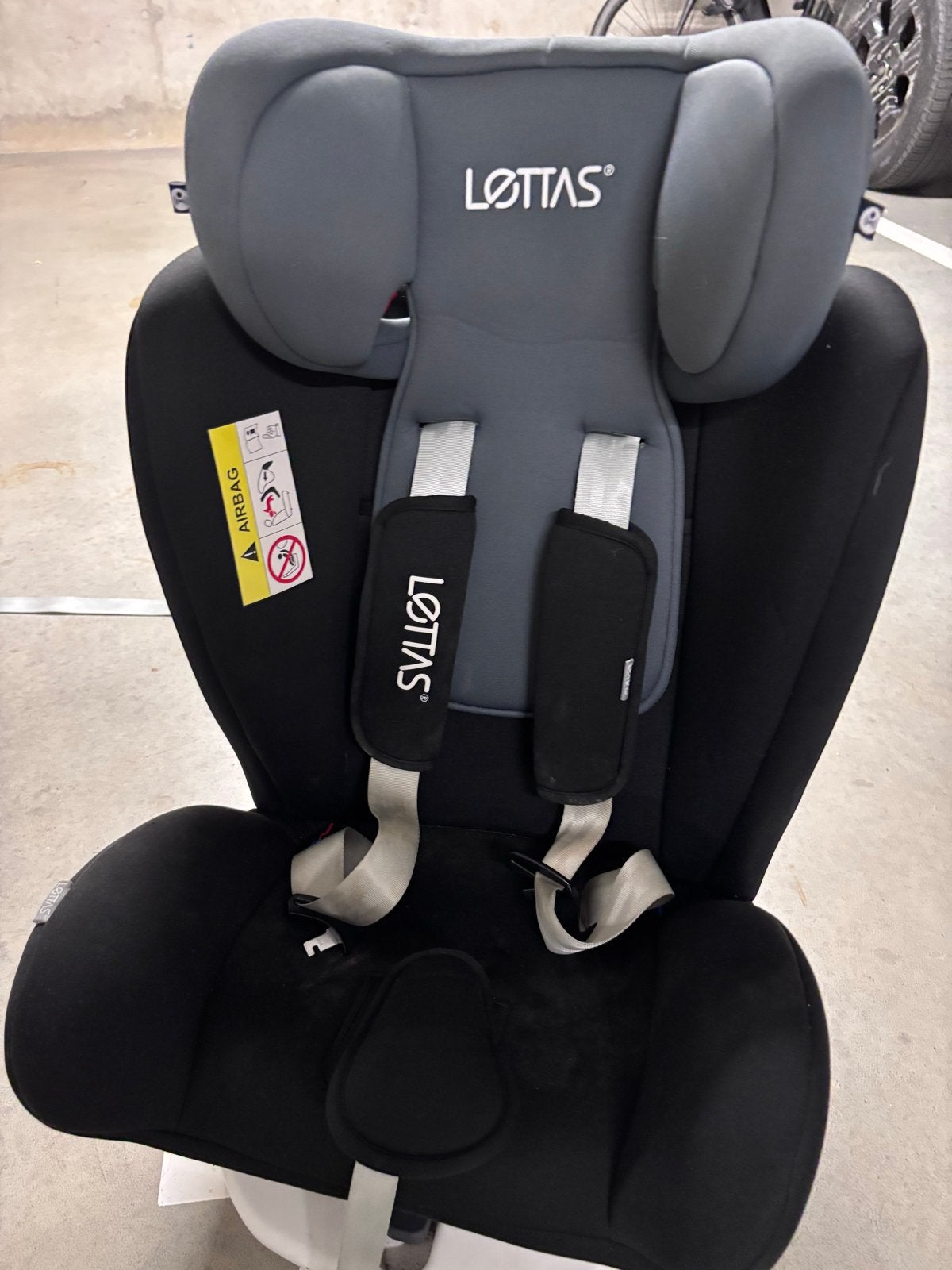 Lettas Autostoel - Comfortabel en Veilig voor Kinderen, Kinderen en Baby's, Autogordel of Isofix, Verstelbare rugleuning, Zo goed als nieuw