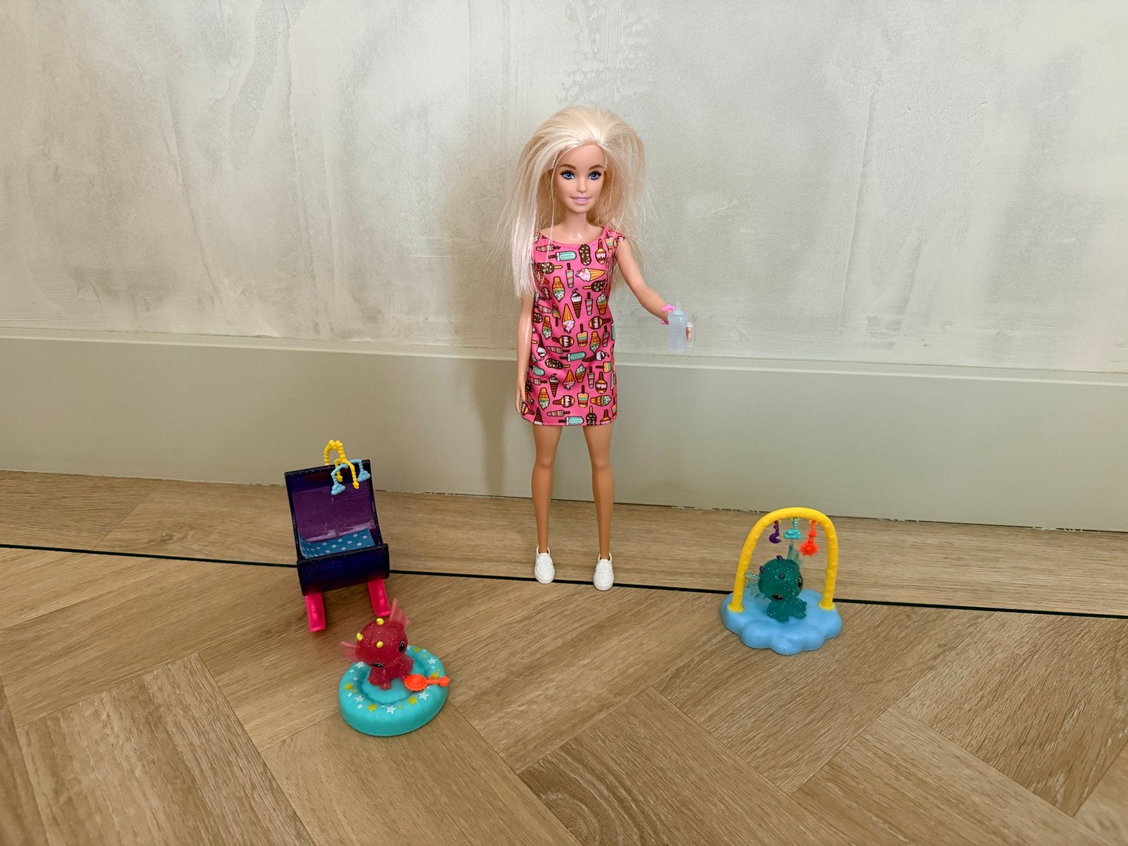 Barbie met baby draakjes en accessoires, Ophalen of Verzenden, Zo goed als nieuw, Barbie
