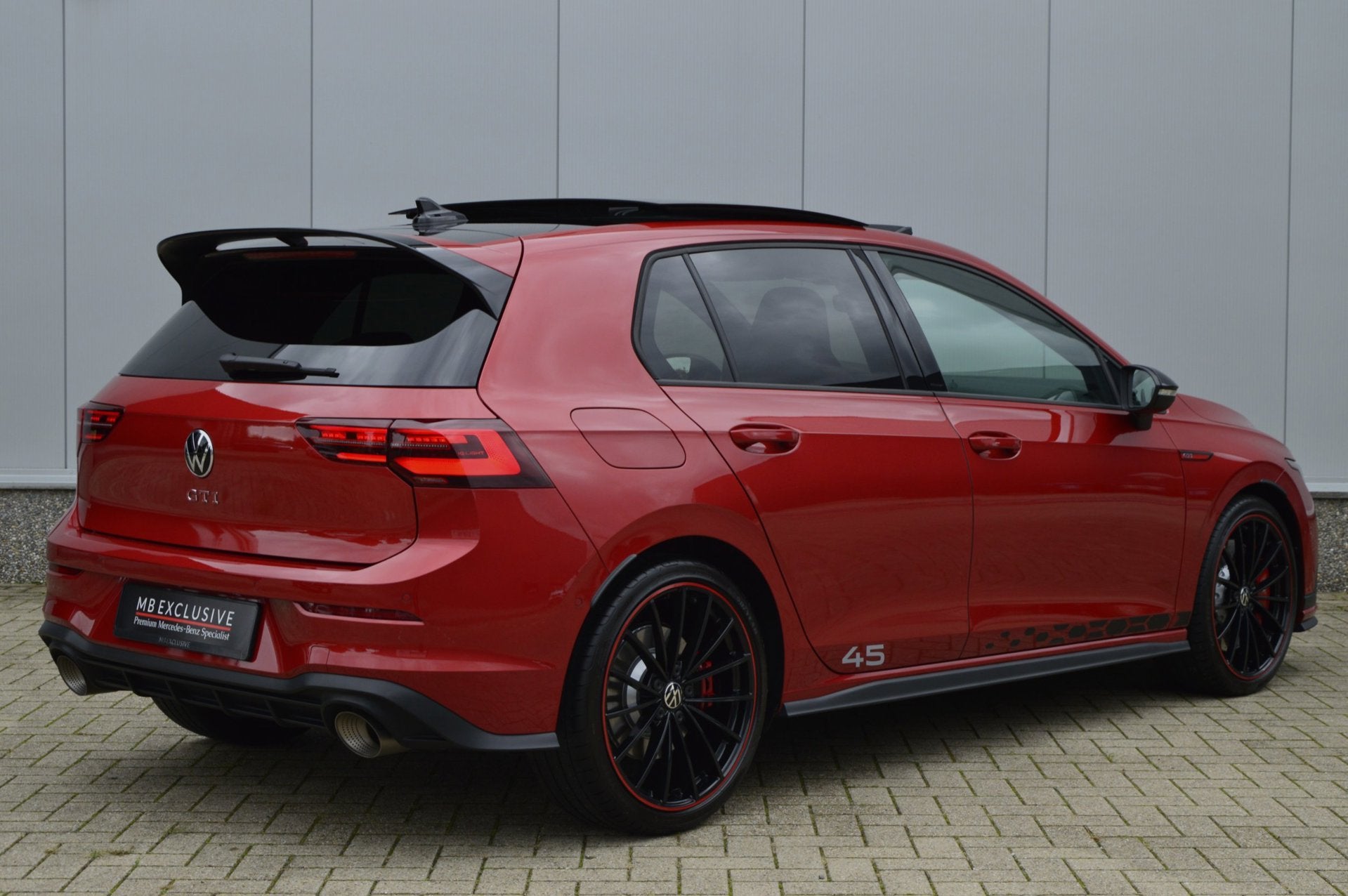 Volkswagen Golf 8 2.0 GTI Clubsport 45 Jahre Akra DSG7 2021, Dealer onderhouden, Gebruikt, Zwart, 4 cilinders
