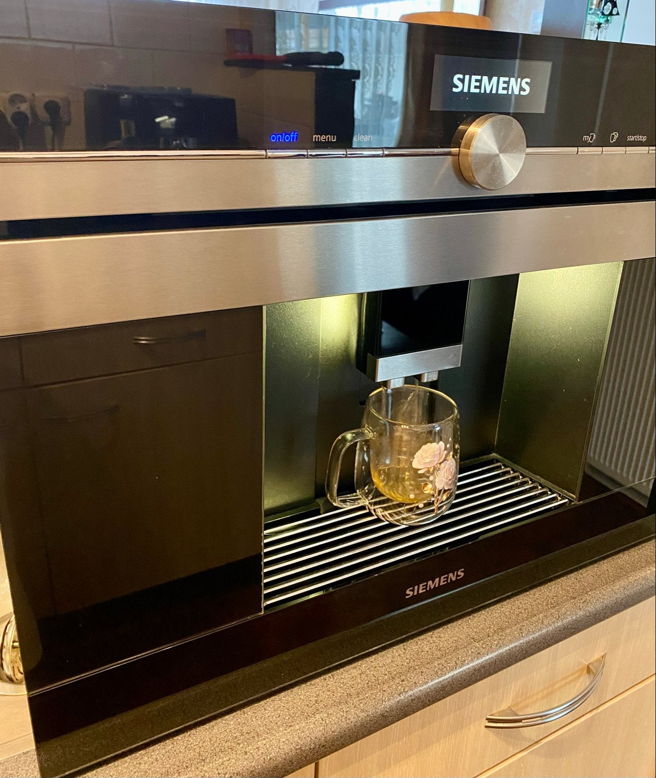 Siemens inbouw koffiemachine - Volautomatisch, Ophalen, Afneembaar waterreservoir, 10 kopjes of meer, Koffiemachine