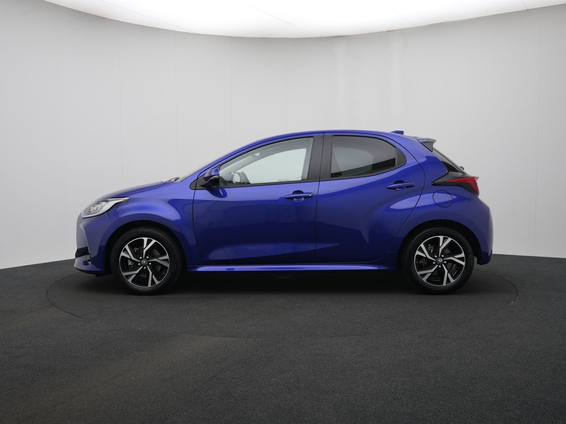 Toyota Yaris 1.5 Hybrid 115 First Edition | 16" Lichtmetalen, 12 maanden, Gebruikt, Blauw, 49 €/maand
