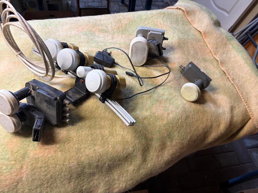 Schotelantenne onderdelen en accessoires, Ophalen of Verzenden, Zo goed als nieuw
