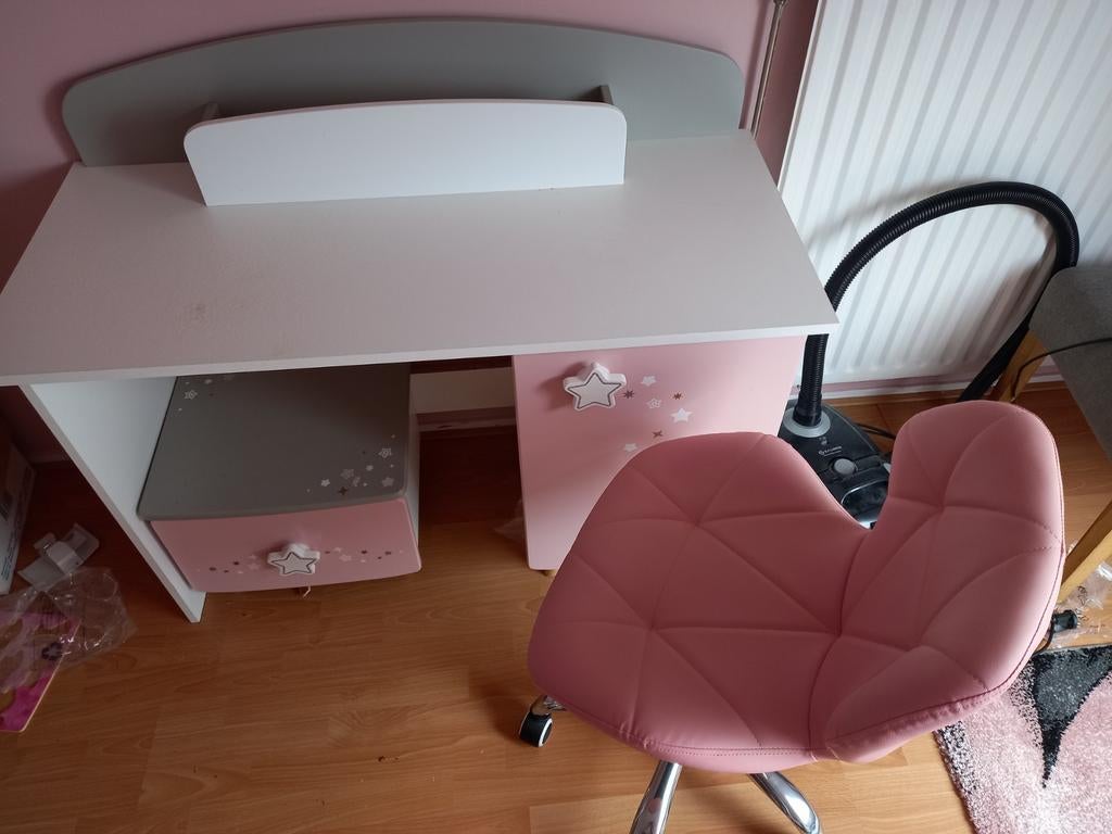 Kinderbureau met stoel en eenhoorn vloerkleed, Ophalen of Verzenden, Gebruikt, Tafel(s) en Stoel(en)
