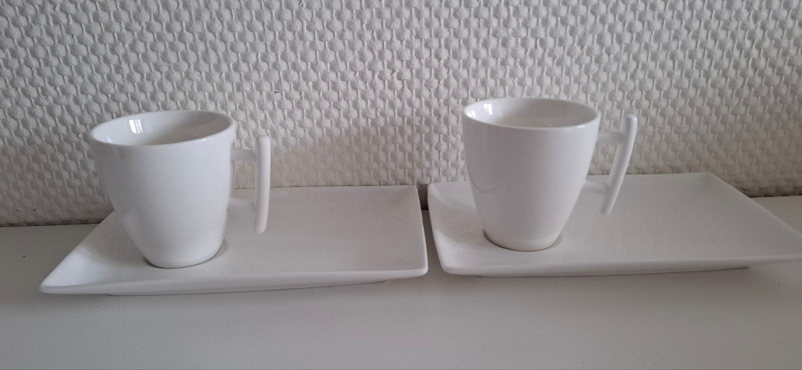 Twee vintage  kop en schotels young bonne china, Huis en Inrichting, Ophalen, Overige merken, Zo goed als nieuw, Overige stijlen