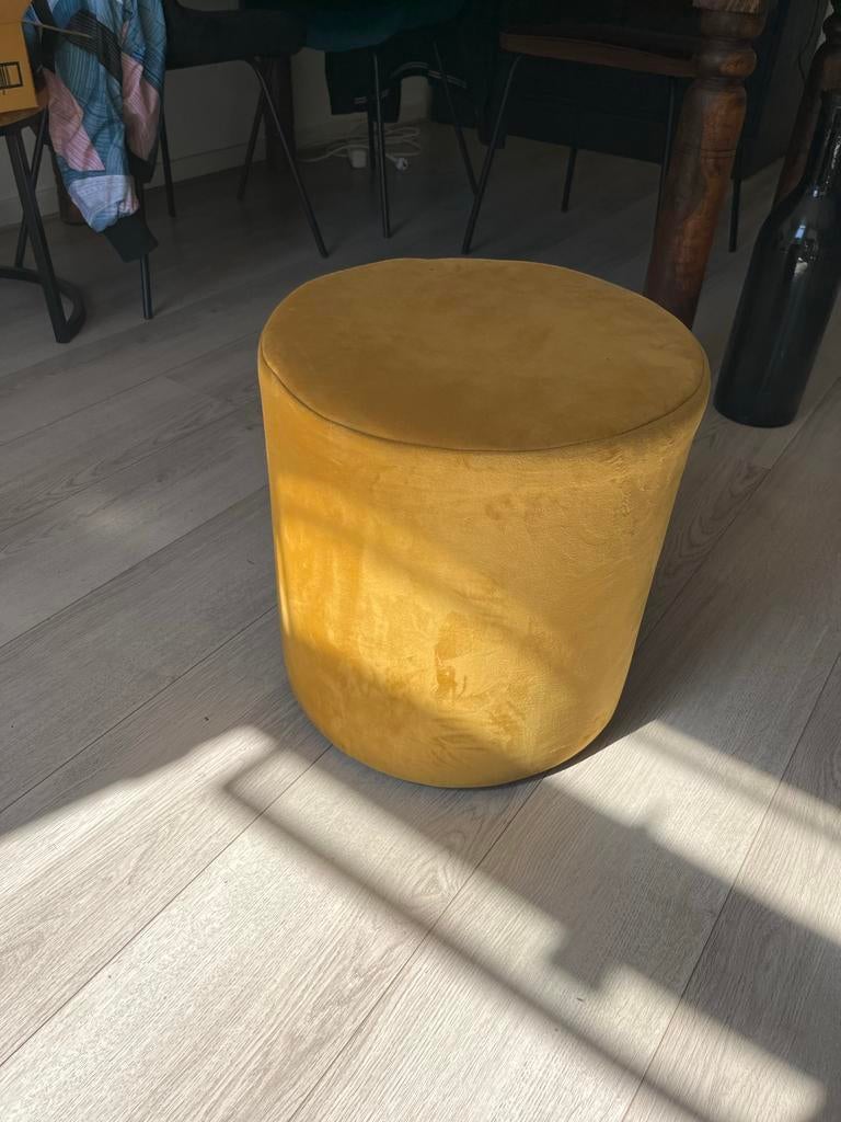 Gele fluwelen poef - Zo goed als nieuw, Minder dan 50 cm, Rond, Ophalen of Verzenden, Zo goed als nieuw