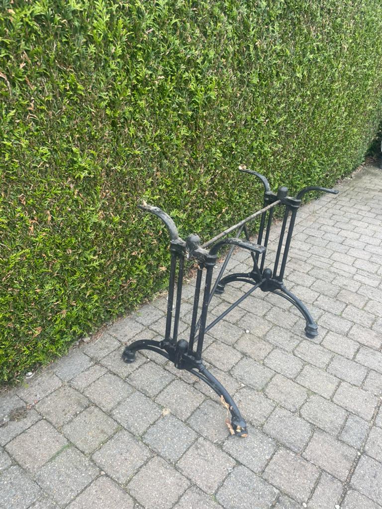 Zwart metalen tafelonderstel, vintage stijl, Huis en Inrichting, Tafelonderdelen, Ophalen, Tafelpoot, Gebruikt, 100 tot 150 cm