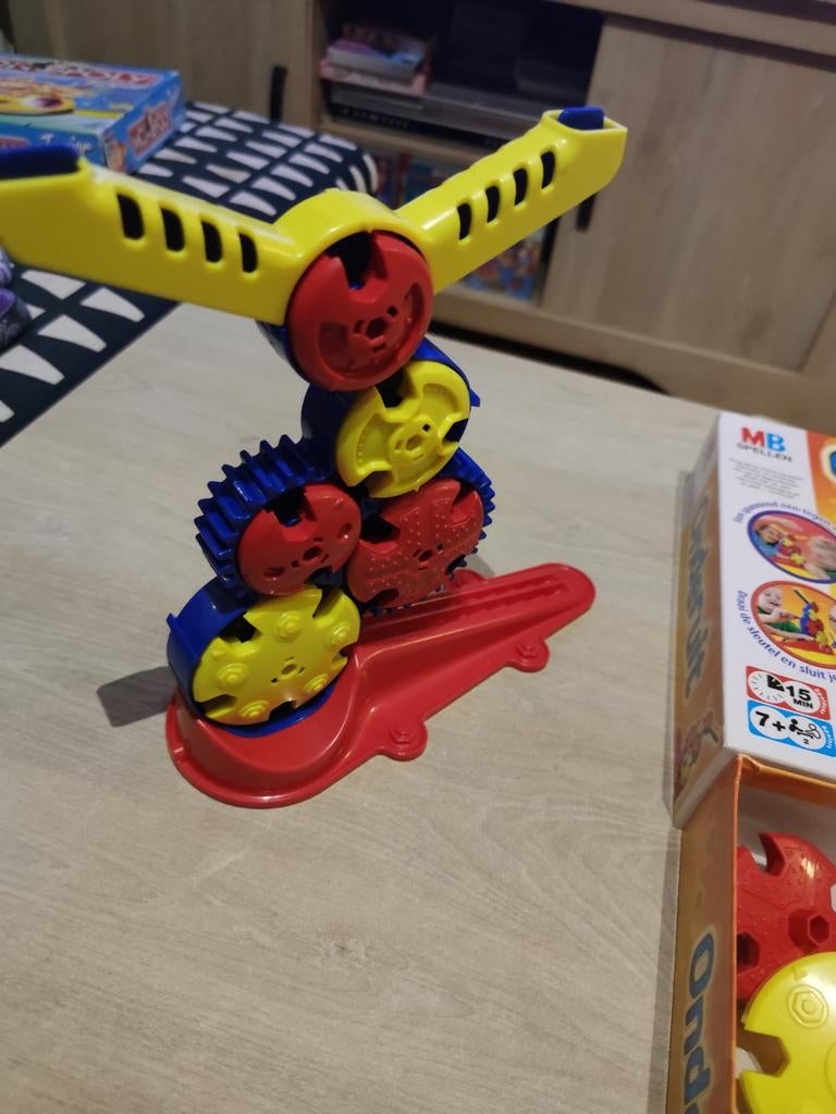 MB Spellen Onderuit - Strategisch Tandwielspel, Een of twee spelers, Ophalen of Verzenden, Hasbro European Services, 4 The Square, Stockley Park, Uxbridge, Middlesex, UB11 1ET, UK