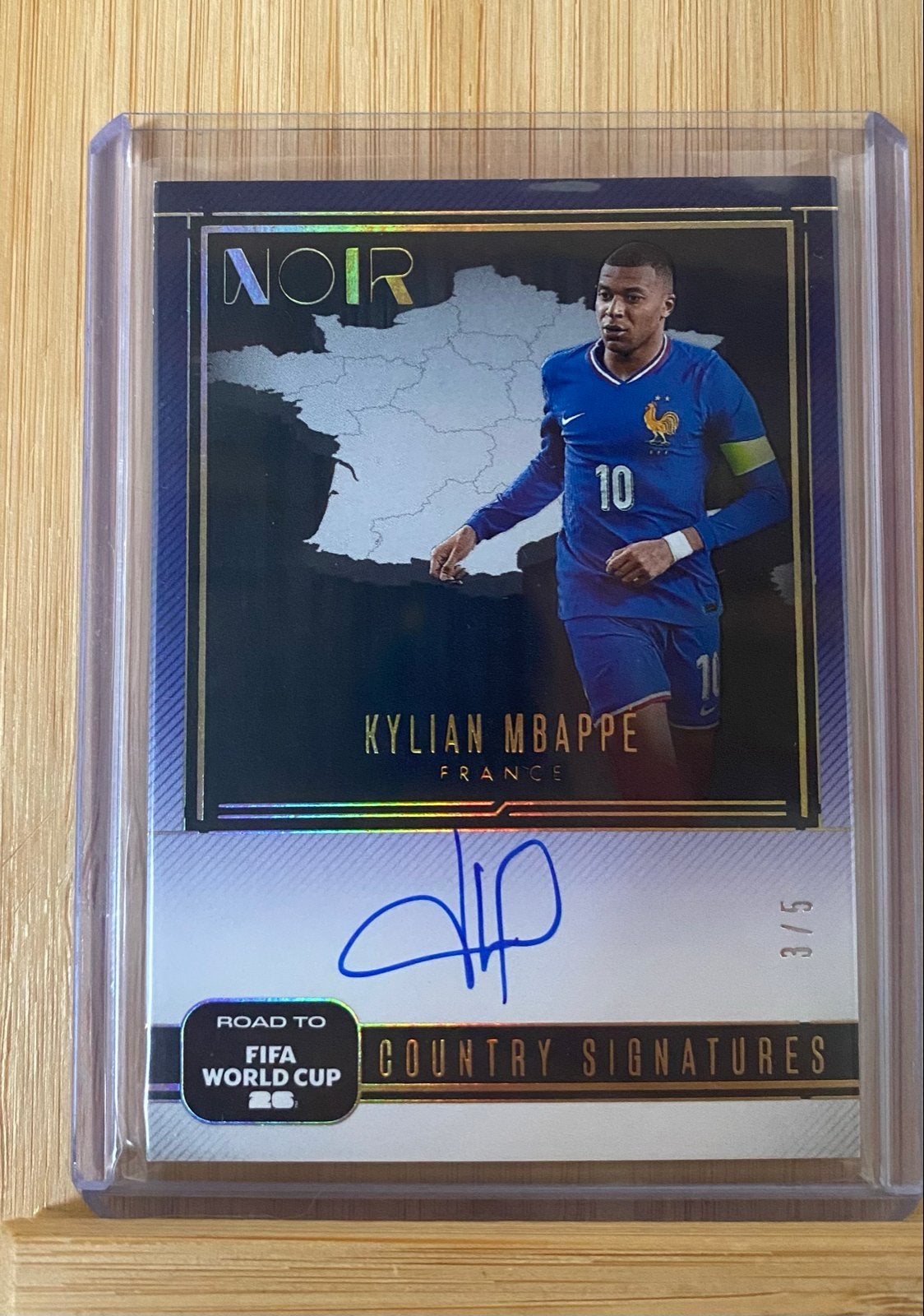 Kylian Mbappé On Card Auto /5 Panini Noir FIFA World Cup, Verzamelen, Ophalen of Verzenden, Nieuw, Buitenlandse clubs, Spelerskaart