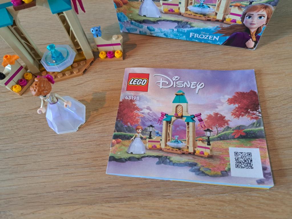 LEGO Disney Frozen Anna's Kasteel Binnenplaats 43198, Lego, Ophalen of Verzenden, Zo goed als nieuw, Disney