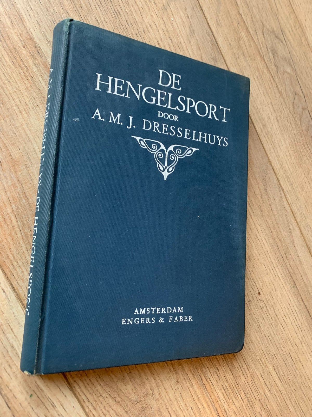 De hengelsport a m j dresselhuys 1928 visboeken visschen vis, Watersport en Boten, Ophalen of Verzenden, Zo goed als nieuw, Boek of Tijdschrift