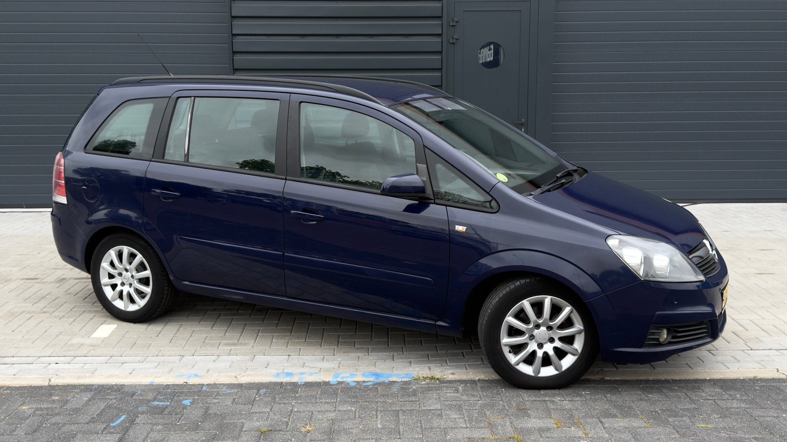 Opel Zafira 2005 | Airco | 1,8L | APK 08-07-2027 | Trekhaak, Auto's, Zwart, Blauw, Particulier, Zafira