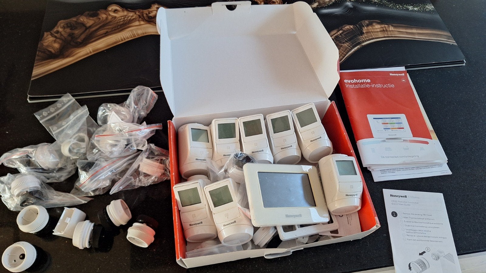 Honeywell evohome Systeem met 8 Radiatorreg, Ophalen of Verzenden, Slimme thermostaat, Gebruikt