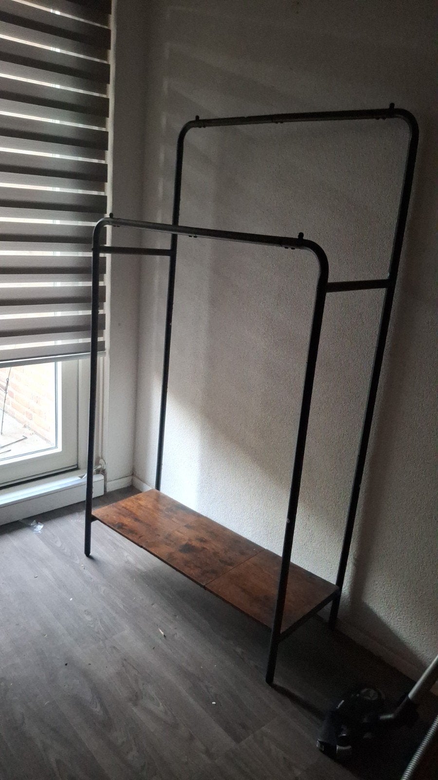 Kledingrek met houten plank - Zwart metaal, Ophalen, Gebruikt