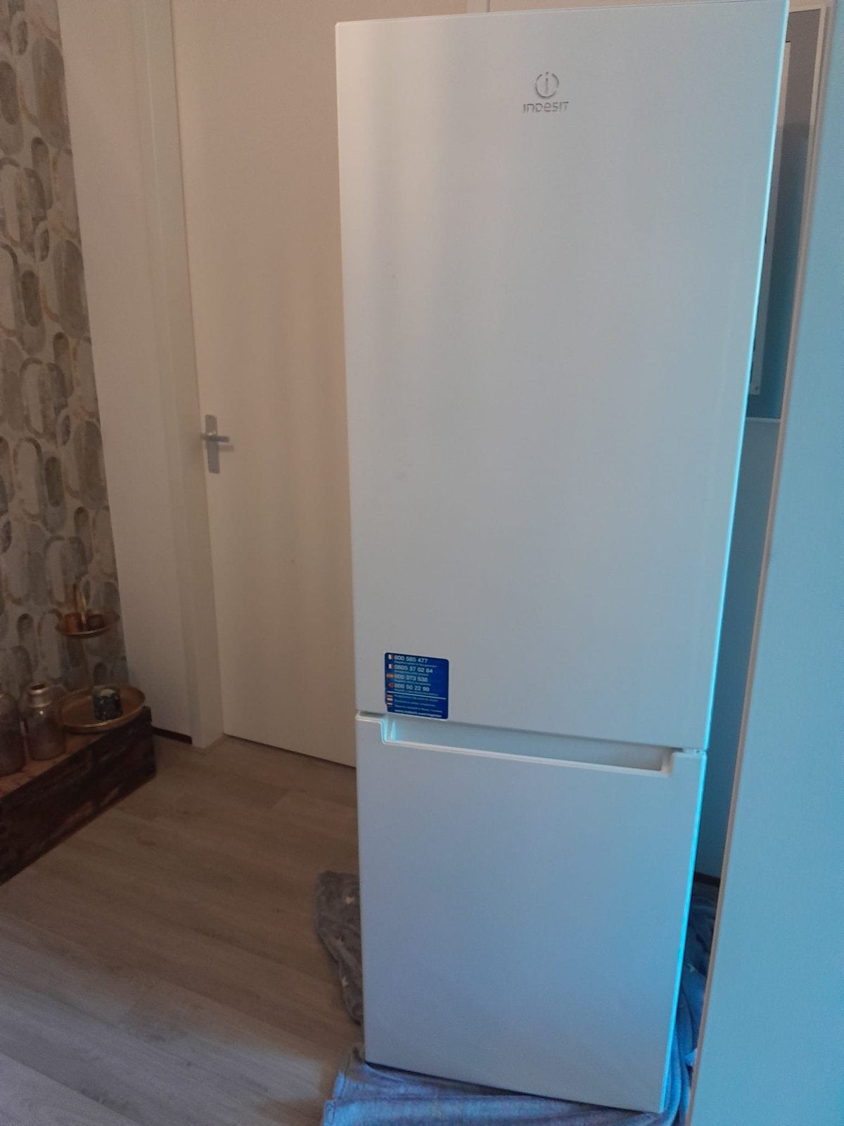 Indesit koel/vriescombinatie, Witgoed en Apparatuur, Ophalen, Gebruikt, 200 liter of meer, Met aparte vriezer