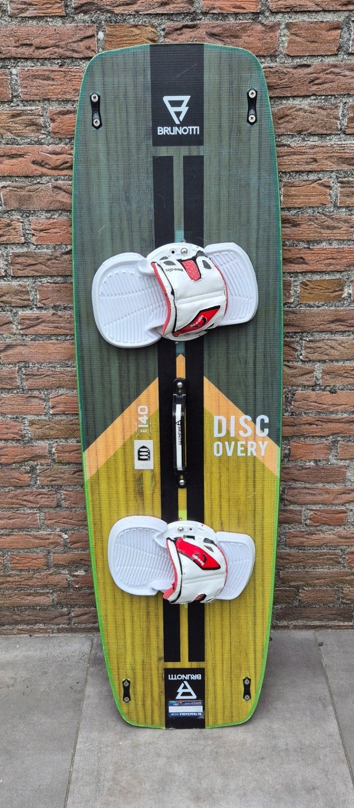 Brunotti Discovery Kiteboard 140x42 - Nette staat, Watersport en Boten, Kitesurfen, Twintip, Ophalen, Gebruikt, 4 m² of minder