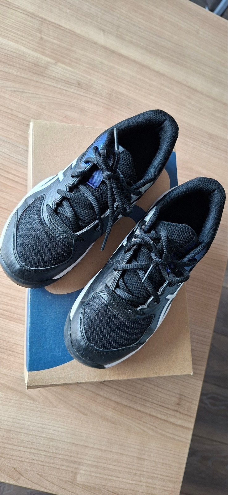 Asics tennisschoen - Zwart/Wit/Blauw, Sport en Fitness, Ophalen, Nieuw, Overige merken, L00