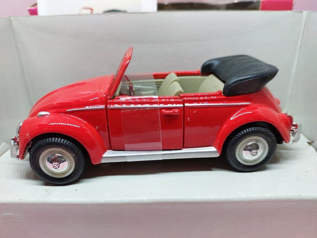 W VOLKSWAGEN KEVER CABRIO 1-43 SCHUCO ONBESPEELD IN DOOS., Hobby en Vrije tijd, Modelauto's | 1:43, Verzenden, Nieuw, Auto, Schuco