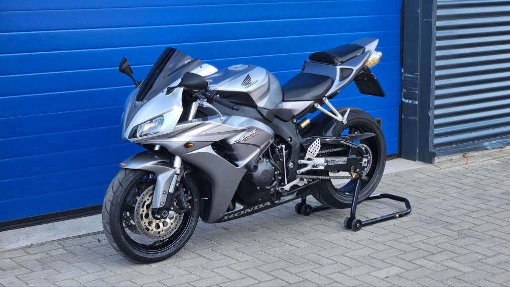 Honda CBR 1000 RR Fireblade 2006 | NIEUWE ACCU & OLIE, Motoren, Motoren | Honda, 4 cilinders, Motorrijbewijs A, Gebruikt, Super Sport