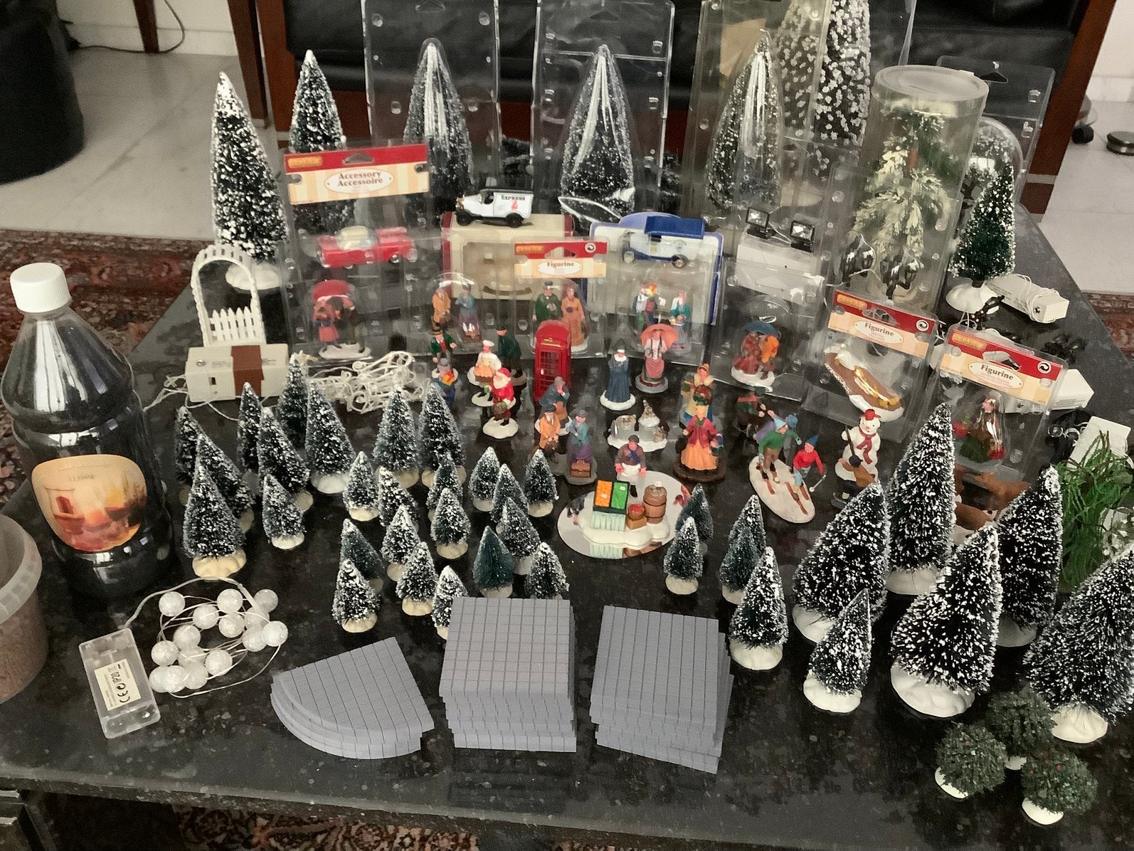 Veel Lemax Items——85 stuks —-en 3 curver opbergboxen., Ophalen, Nieuw