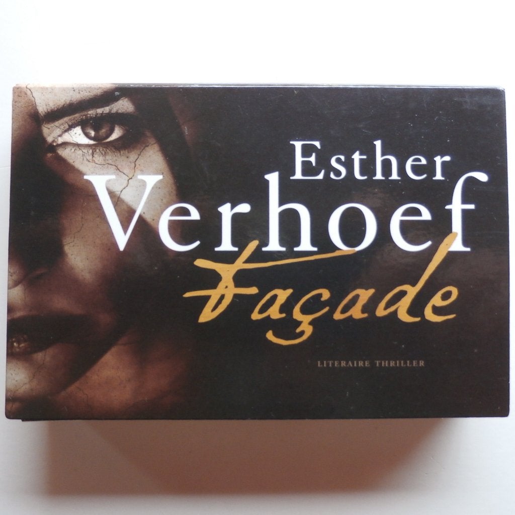 Esther Verhoef - Facade - dwarsligger 669 - als nieuw - 5,00, Ophalen of Verzenden, Zo goed als nieuw, Esther Verhoef