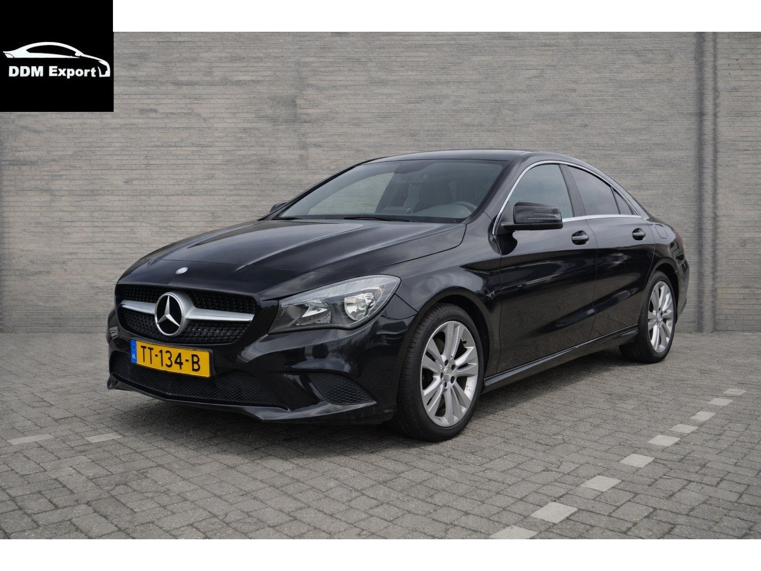 Mercedes-Benz CLA-Klasse 180 Edition 1 Automaat | Leder |, Auto's, Gebruikt, Euro 6, 4 cilinders, 715 kg