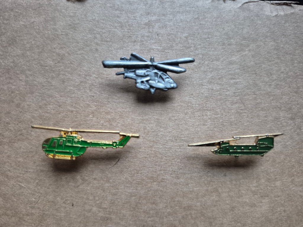 3 speldjes van diverse helikopters (N247), Ophalen of Verzenden, Gebruikt, Transport, Speldje of Pin