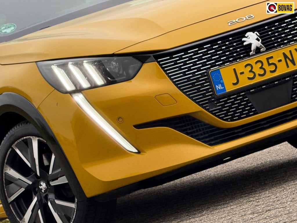 Peugeot 208 1.2 PureTech GT-Line - Jaune Faro - Panorama/3D, Voorwielaandrijving, 101 pk, Gebruikt, Leder en Stof