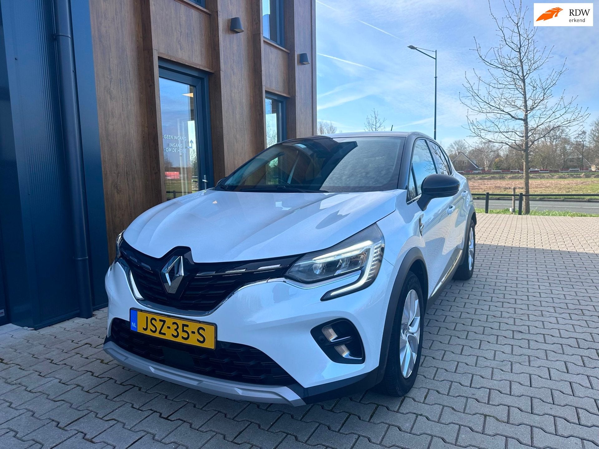 Renault Captur 1.6 E-Tech Hybrid 145 Intens l camera l parel, 94 pk, Gebruikt, 715 kg, Leder en Stof