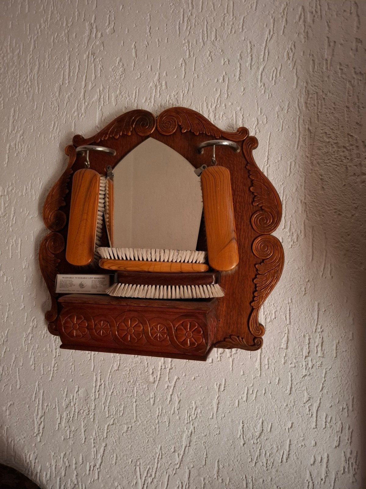 Vintage houten spiegel met borstels, Ophalen, Rechthoekig, Minder dan 50 cm