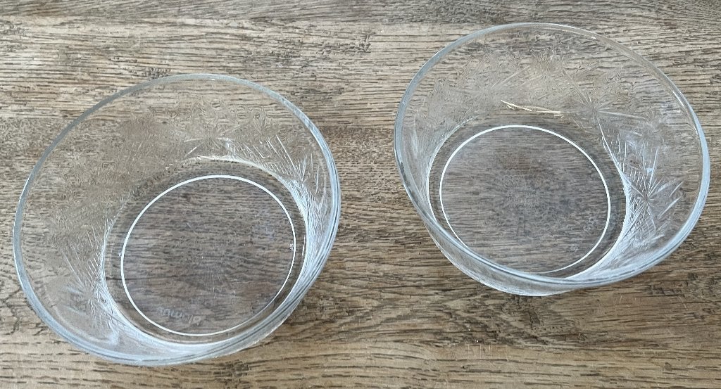 Set van 2 glazen schaaltjes met sterpatroon, Ophalen of Verzenden, Overige stijlen, Glas, Schaal of Schalen