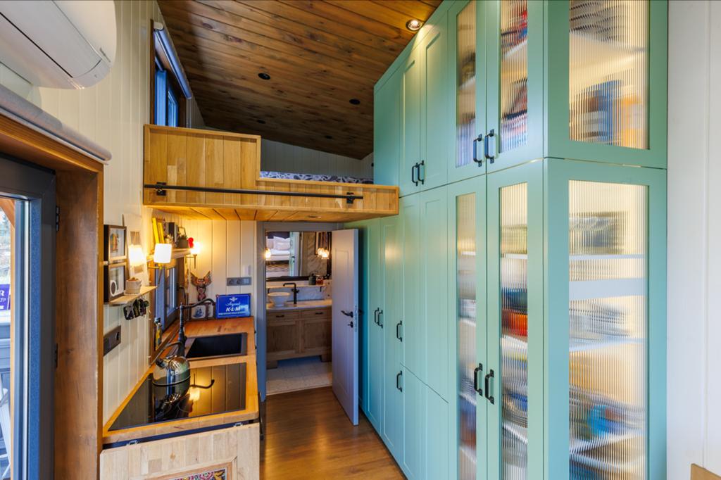 Tiny house, met veranda., Airconditioning, Chalet, Bungalow of Caravan