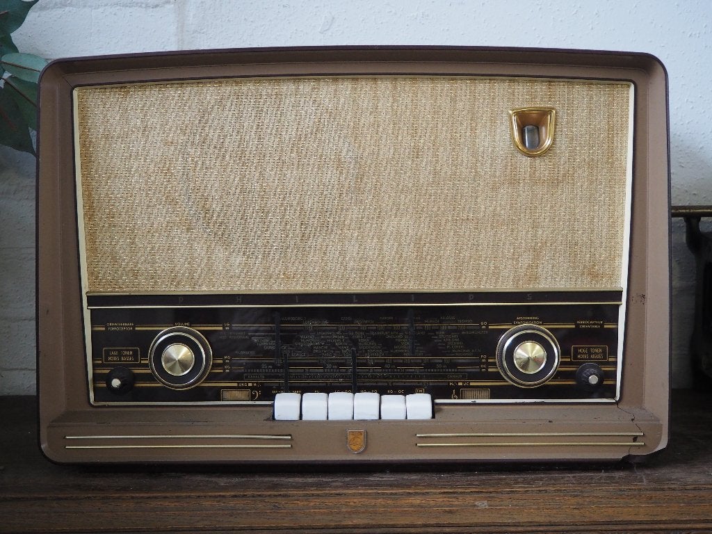 Oude bakeliet buizen Philips radio, Ophalen