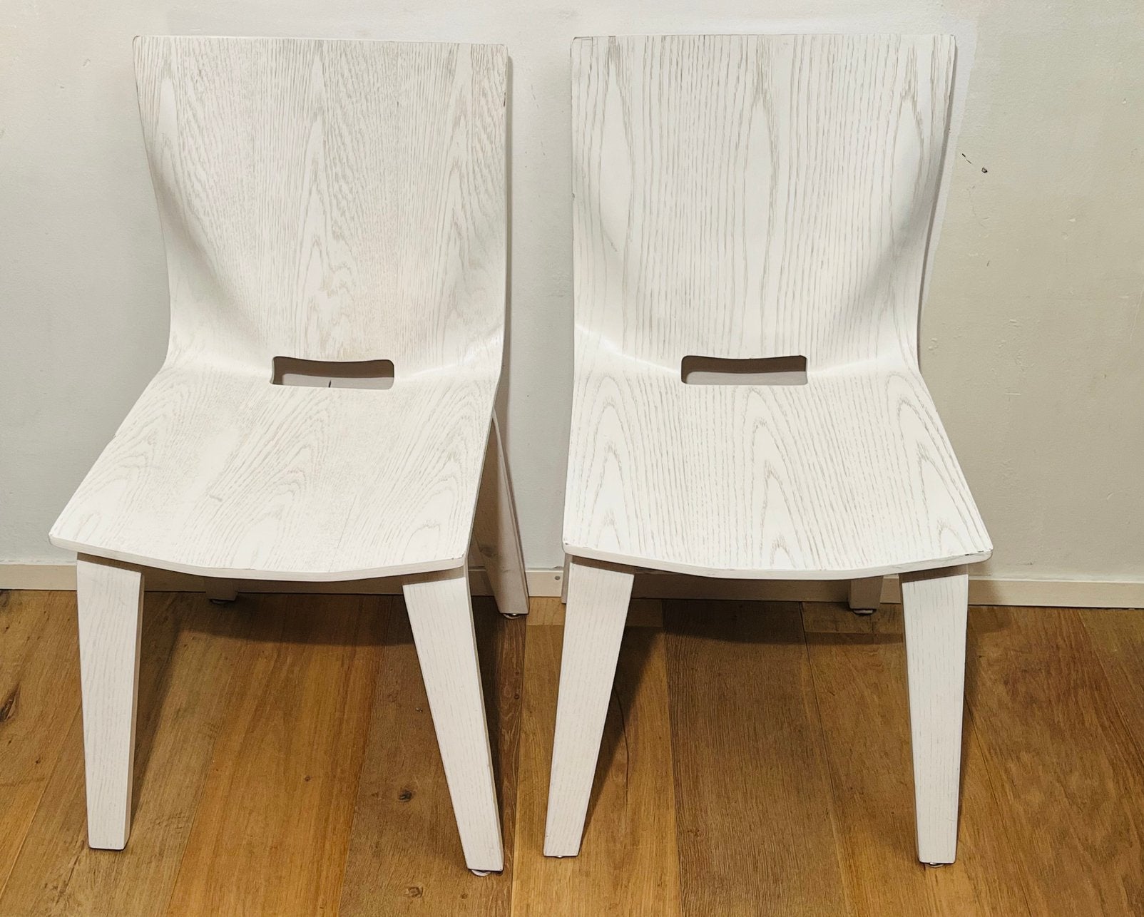 PO SHUN LEONG VAN MU FORM. Twee stoelen van Artec Eva., Ophalen of Verzenden, Zo goed als nieuw, Wit, Hout