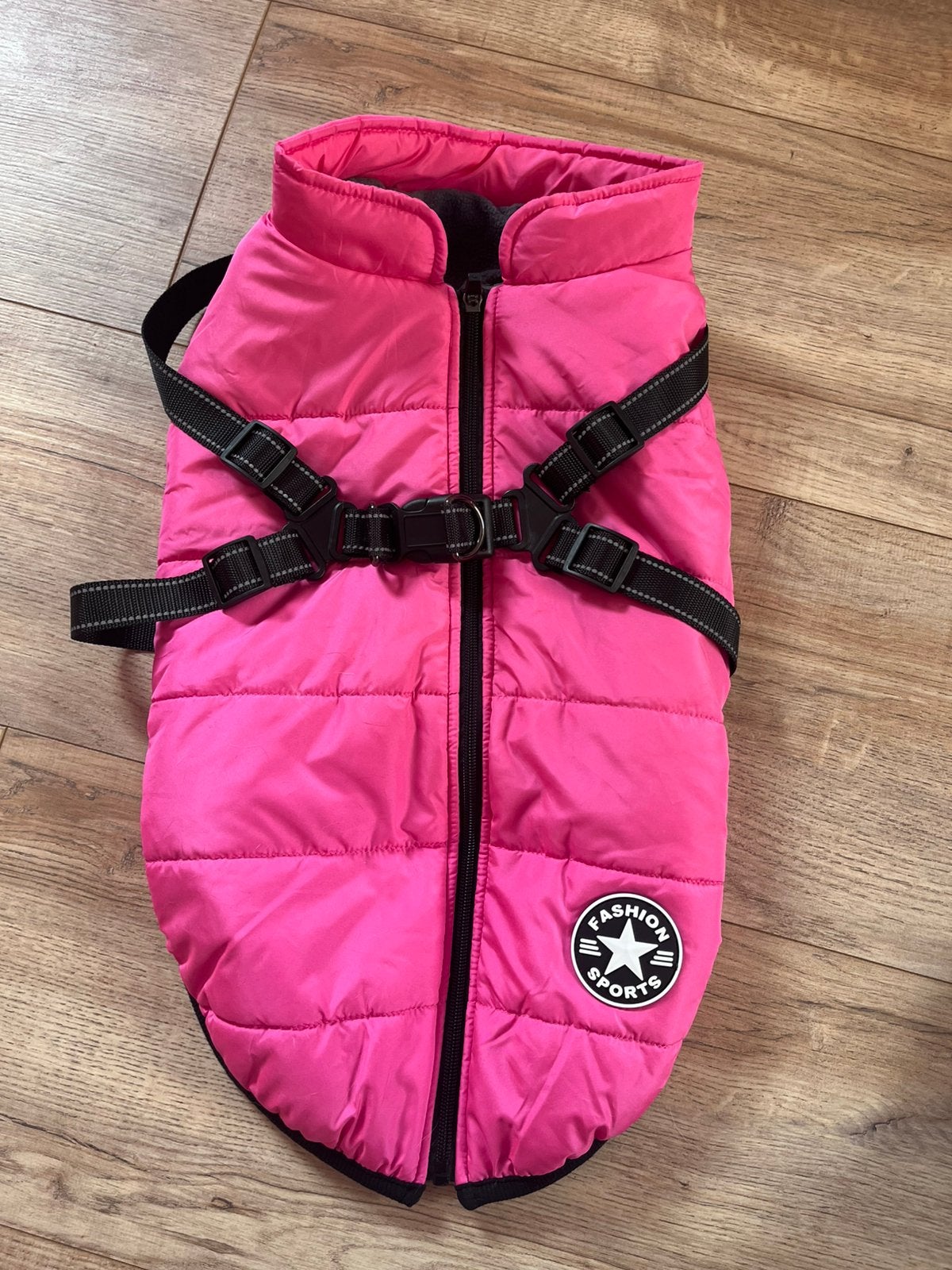 Nieuwe waterdichte roze jas hond met tuigje XXXXL, Dieren en Toebehoren, Overige maten, Nieuw, Ophalen of Verzenden, Gevoerd