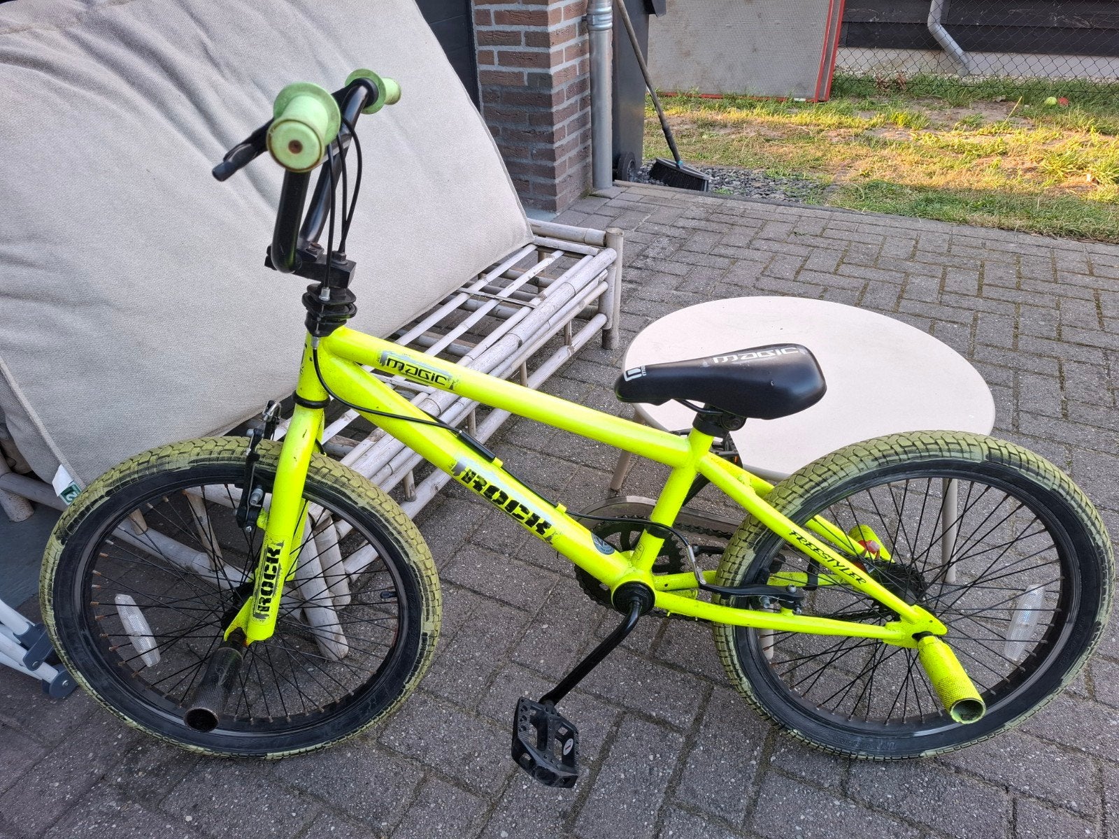 Neon gele BMX Freestyle fiets - Rockrider Magic, Fietsen en Brommers, Fietsen | Crossfietsen en BMX, Ophalen, Staal, Velgrem, Rockrider