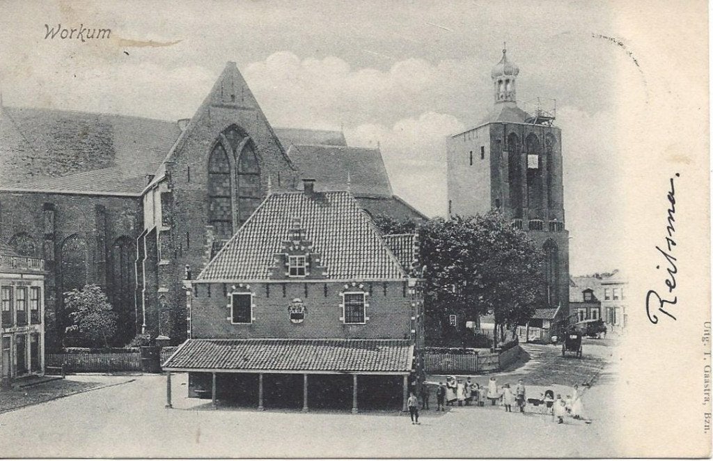 Workum (Frl.) Kerk, Toren en Waag, veel Volk, gelopen 1905, Verzamelen, Ophalen of Verzenden, Voor 1920, Gelopen, Friesland