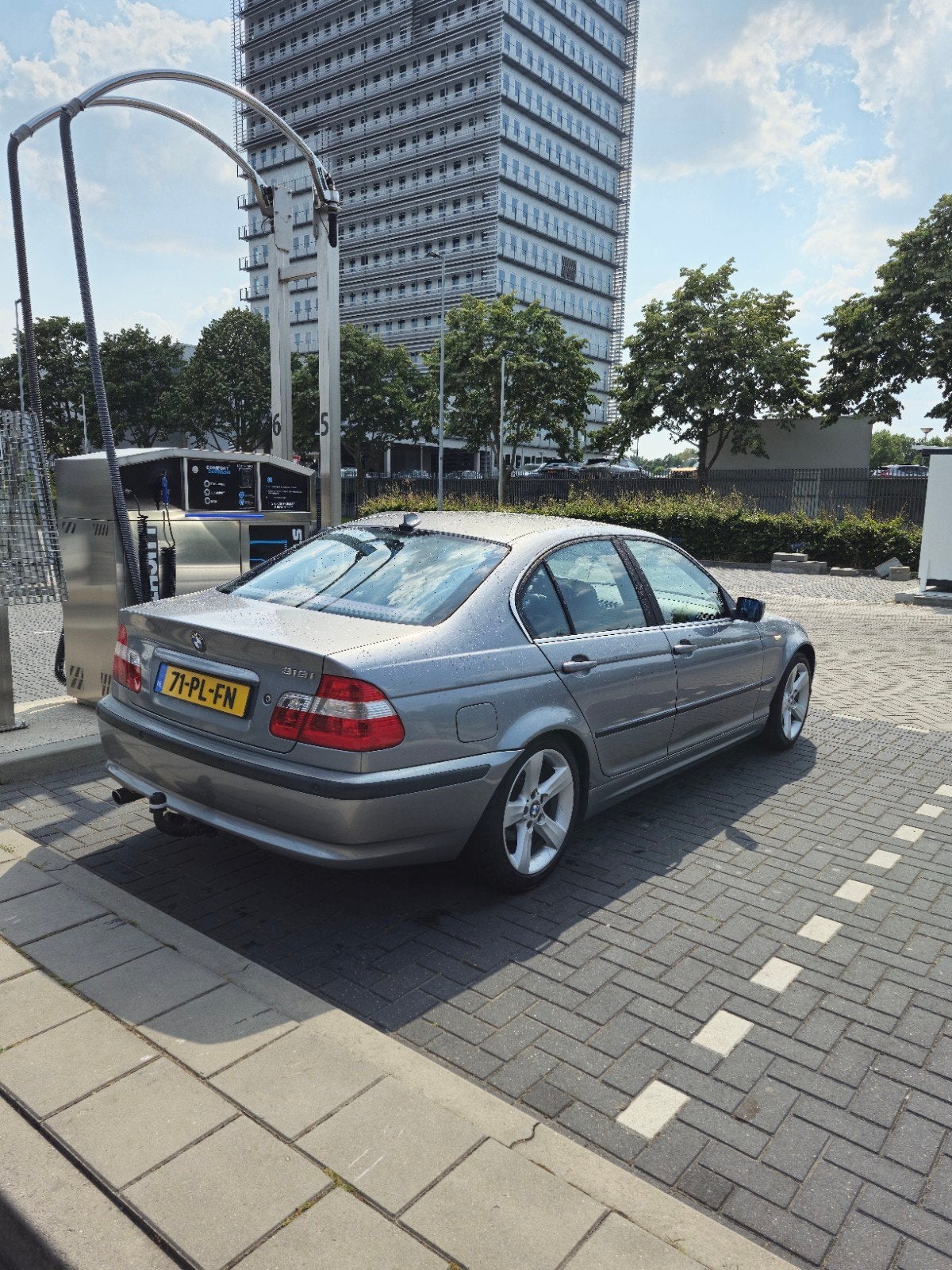 BMW 3-Serie 2.0 I 318 2004 Grijs, Achterwielaandrijving, 1995 cc, Handgeschakeld, Particulier