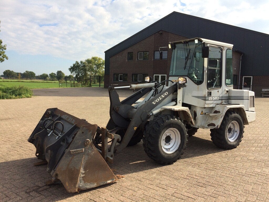 Volvo ZL502C 1999, Volvo Cons, https://www.volvoce.com/global/en/, Hunderenveldlaan 10
1082  Brussel, Wiellader of Shovel