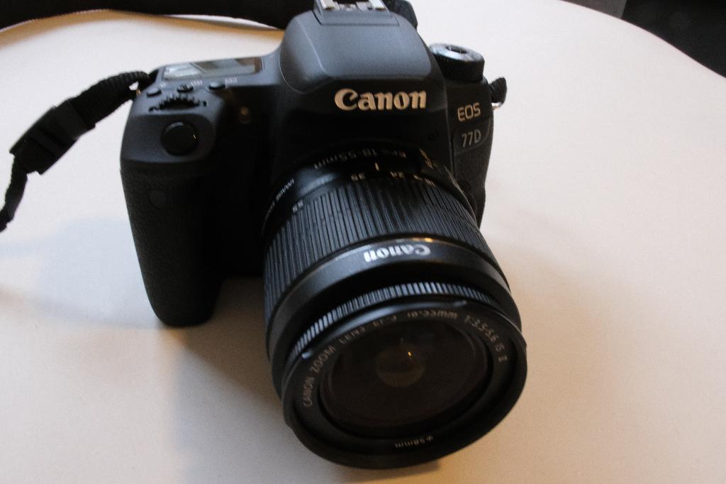 Canon EOS 77D + 18-55mm lens + accessoires (goede staat), Ophalen, Spiegelreflex, Canon, Zo goed als nieuw